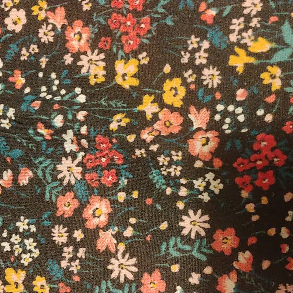 No boundaries youth sweat shirt black with floral - Picture 3 of 5
